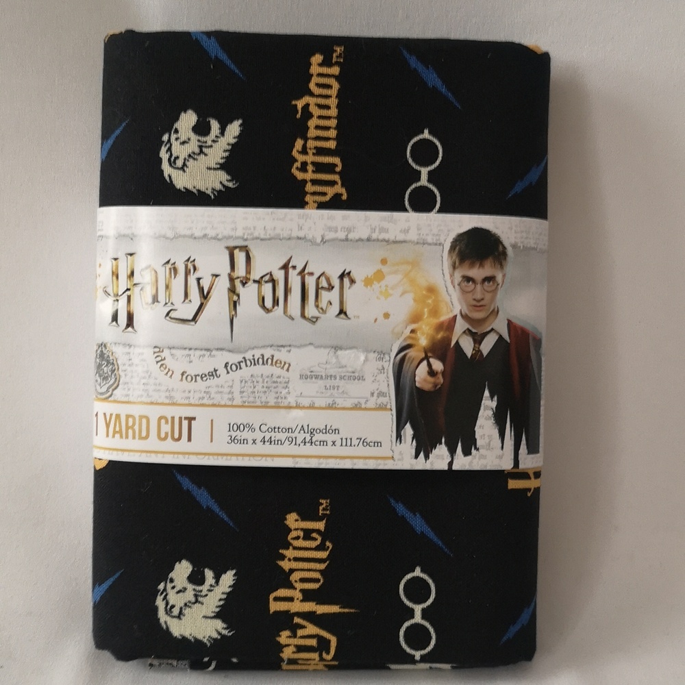 Brand New 1 Yard 100% Cotton Harry Potter Fabric Gryffindor Black Blue Gold
